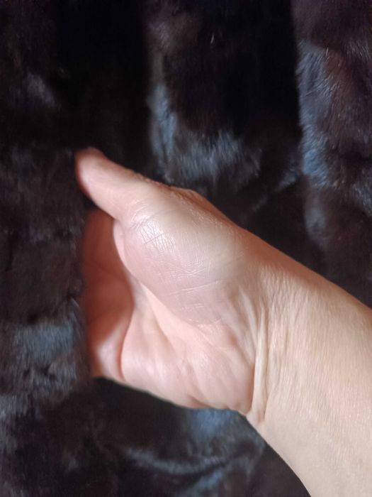 Продам норкову шубу