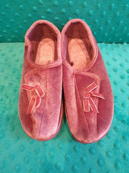 Kapcie papcie damskie  37 r nowe piękny kolor