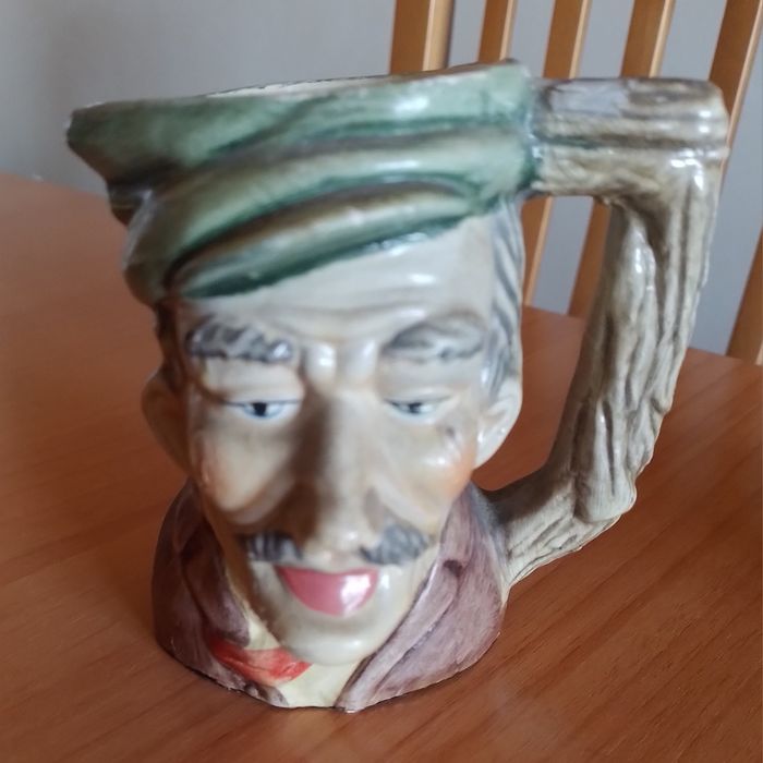 Caneca em cerâmica antropomorfica