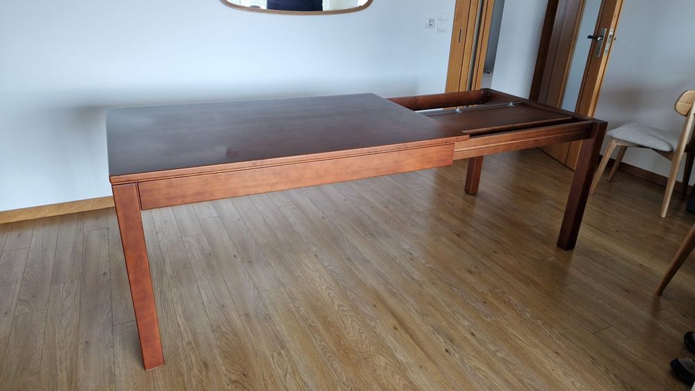 Mesa de jantar extensivel em madeira com 5 cadeiras
