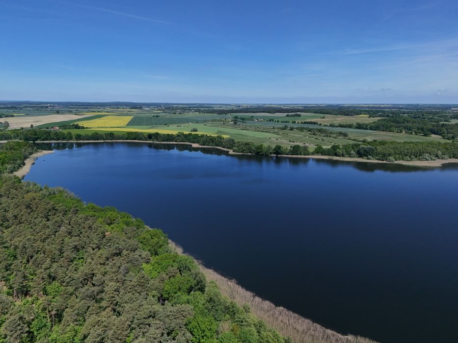 Słoneczna działka na wsi w pobliżu las jezioro