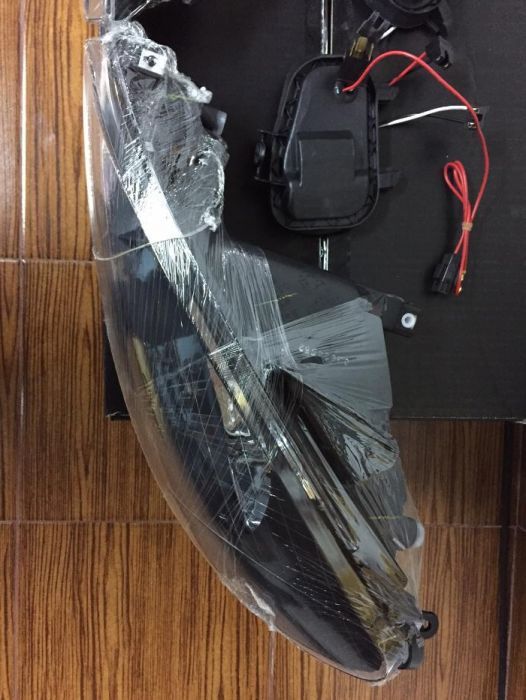 Faróis Peugeot 206 fundo preto