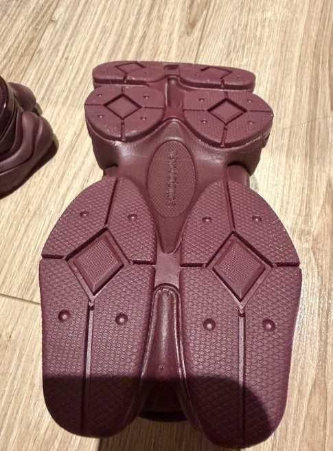 New Balance 9060 Burgundy R.40.5