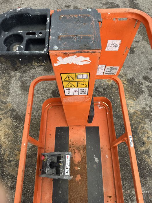 Plataforma elevatoria Vertical eletrica 5,5mt (usada)