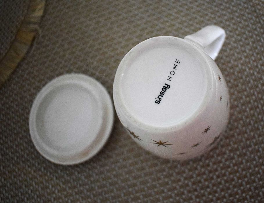 Ceramiczny kubek z przykrywką + drugi gratis .