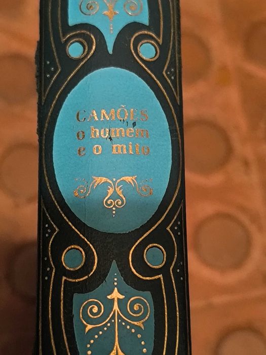 Camões, O Homem e o Mito de Metzner Leone