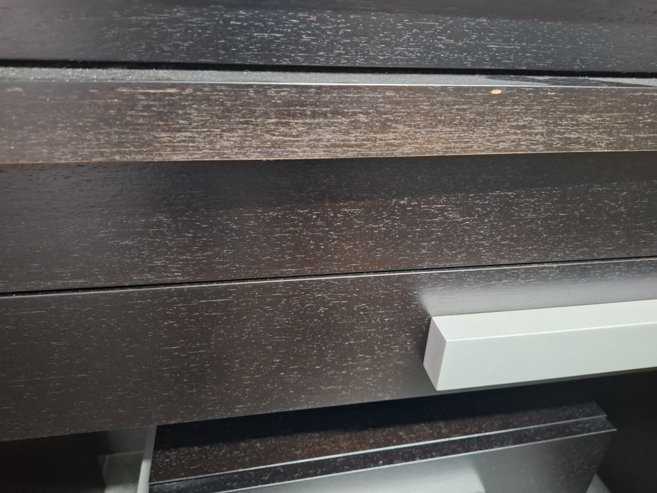 Cama estrado Sommier casal com colchão 2  mesas de cabeceira aparador