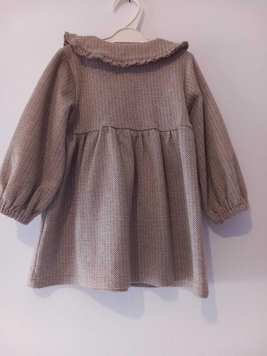 2 vestidos tamanho 18 a 24 meses