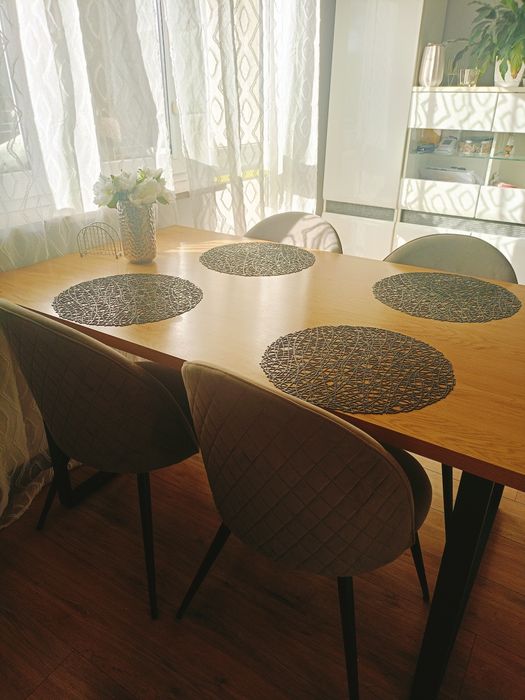 Stół+ 4 krzesła Jysk