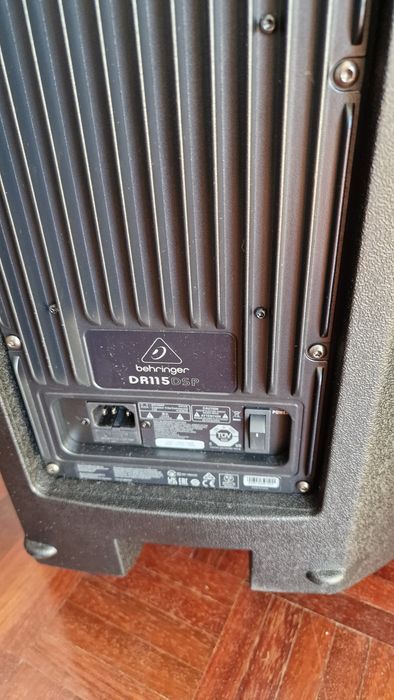 Mesa digital com 2 colunas behringer DR115DSP