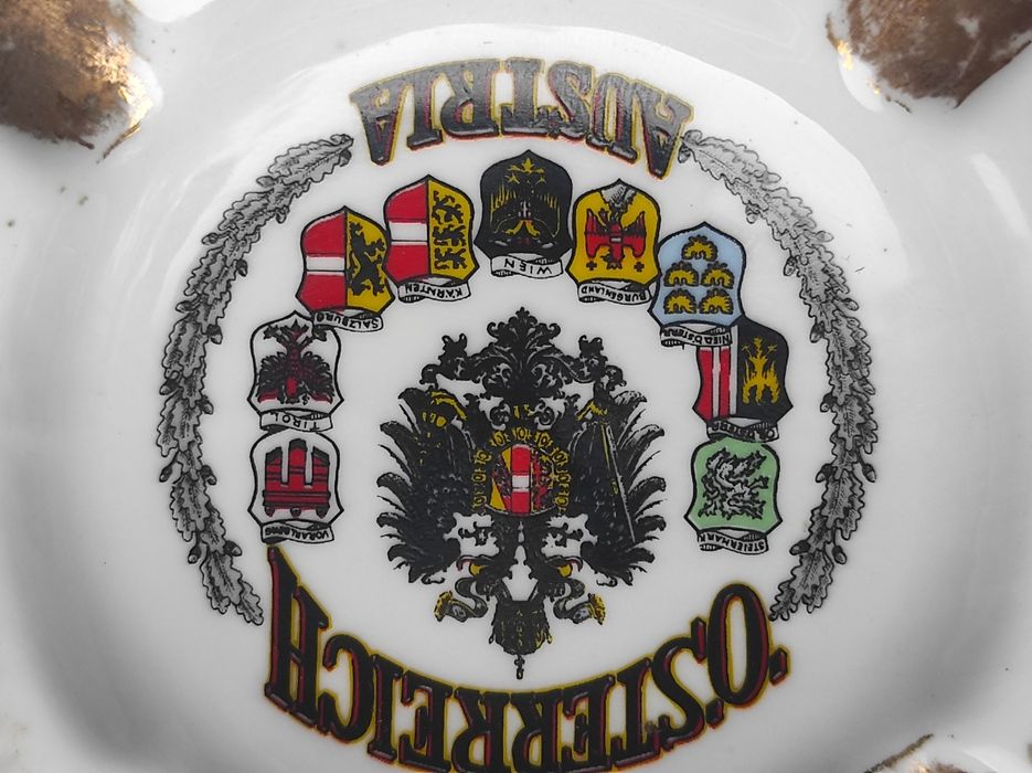 Пепельница фарфоровая