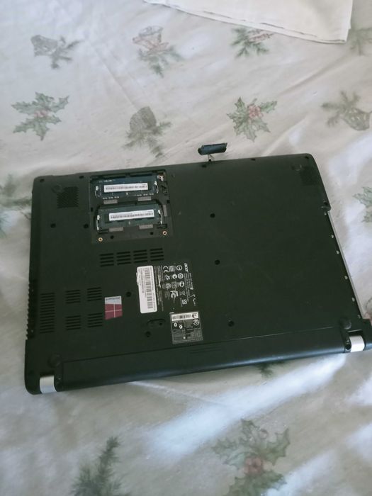 Descida de preço Quatro portáteis para peças ou reparação