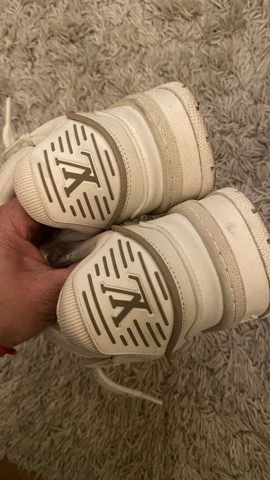 Tenis branco Lv bom estado