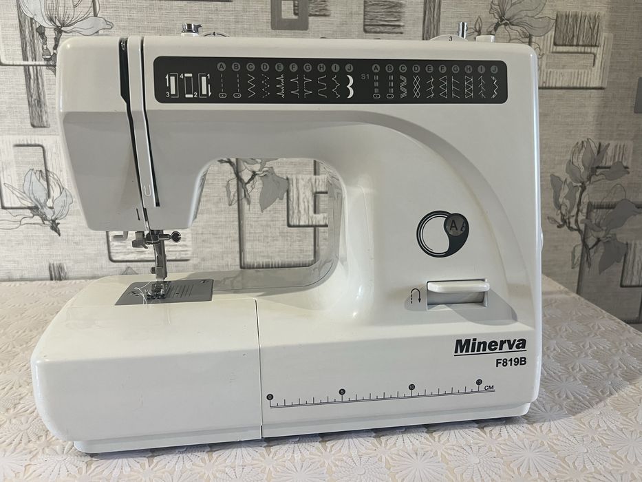 Швейная машина Minerva F819B
