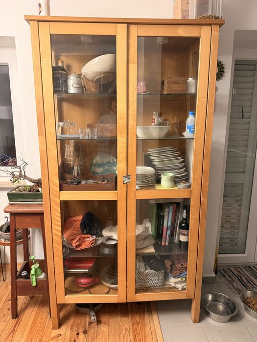 Ikea  móvel vitrine 2 m por 1 m eletrificada