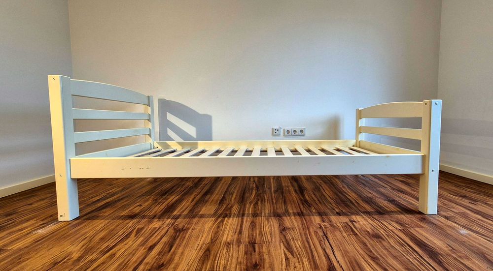 Cama solteiro em madeira maciça branco/creme