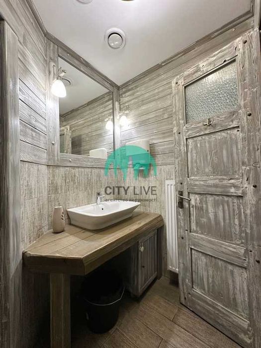 Продаж комерційного приміщення в центральній частині міста(60)