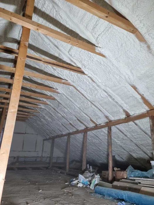 Ocieplanie pianą PUR – profesjonalna izolacja WEŁNA | CELULOZA | PUR