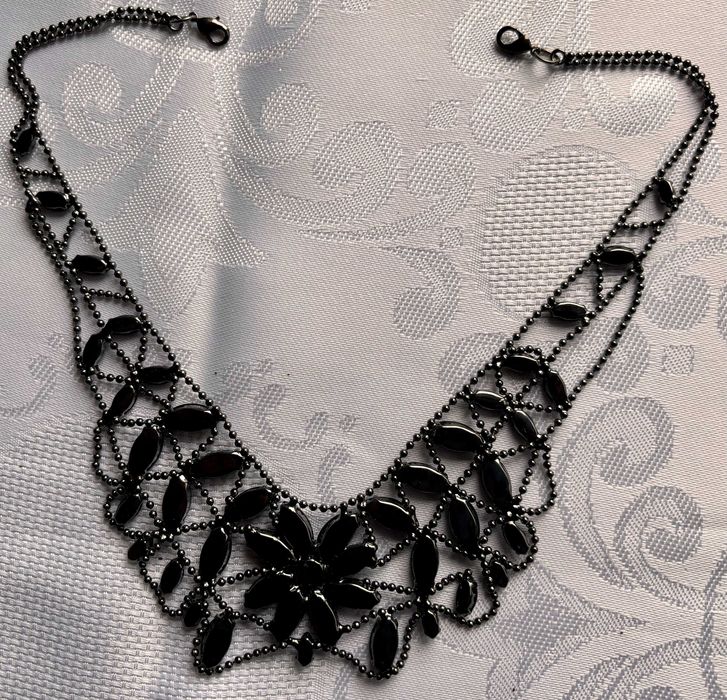 Efektowna czarna kolia vintage – Naszyjnik ażurowy, kwiaty (Styl gotycki)