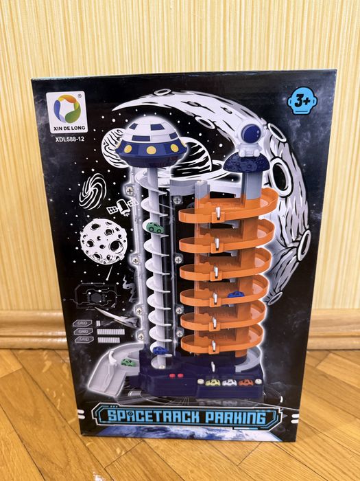 Космічний трек «Space track parking»