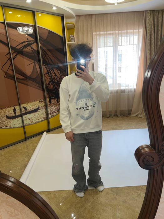 Givenchy shark,new,size:S,M