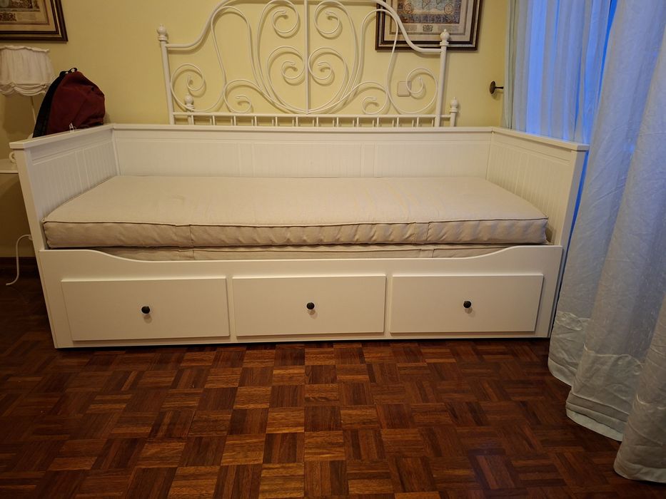Sofá-cama IKEA HEMNES com colchões VANNAREID