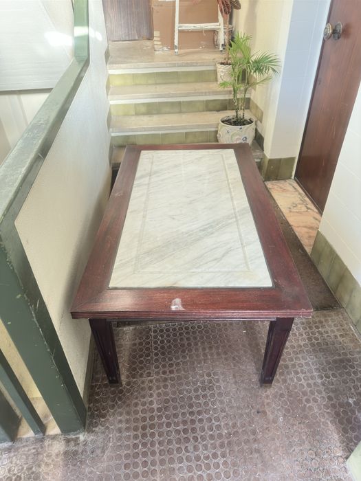 Mesa de apoio de saída de estar