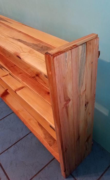 Regał z litego drewna