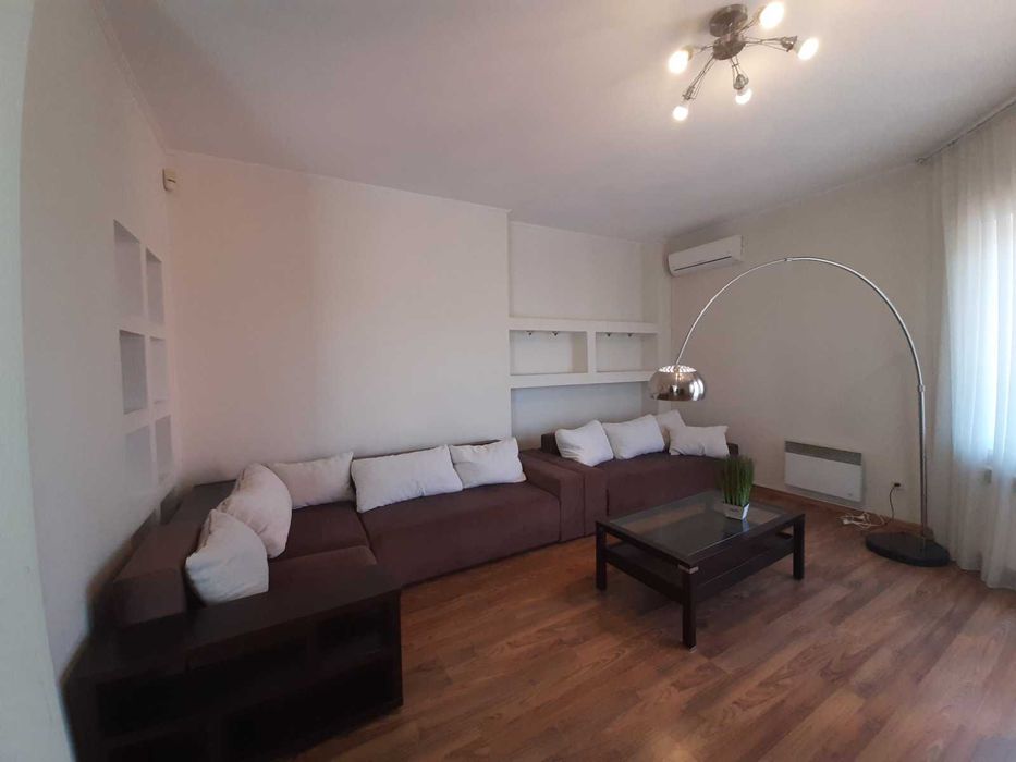 Киев. Дома 300 кв. Сауна. Джакузи. До 15 человек.