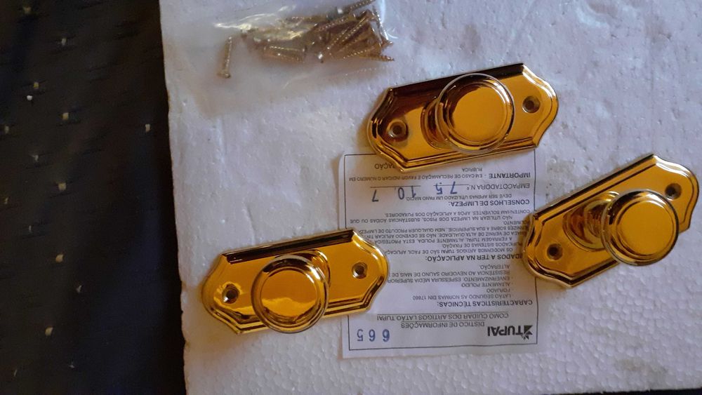 Puxadores balhados a ouro Tupai