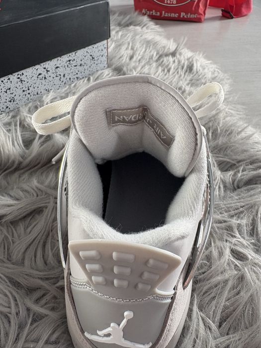 Jordan 4 frozen moment