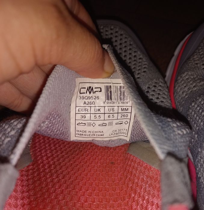 Лёгкие кроссовки в сеточку дырочку серые спортивные без шнурков