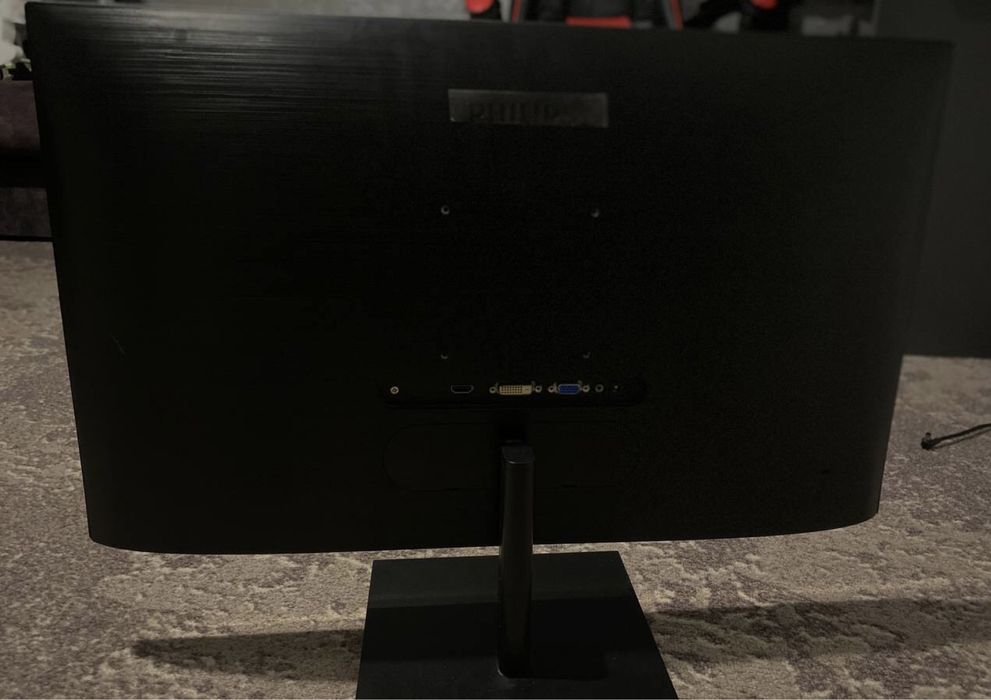 Монито Philips 27 є пікселі