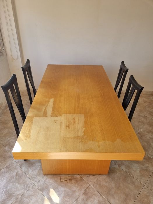 Mesa de jantar com 4 cadeiras