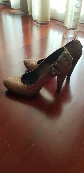 Sapatos beges escamas 100% pele n 36