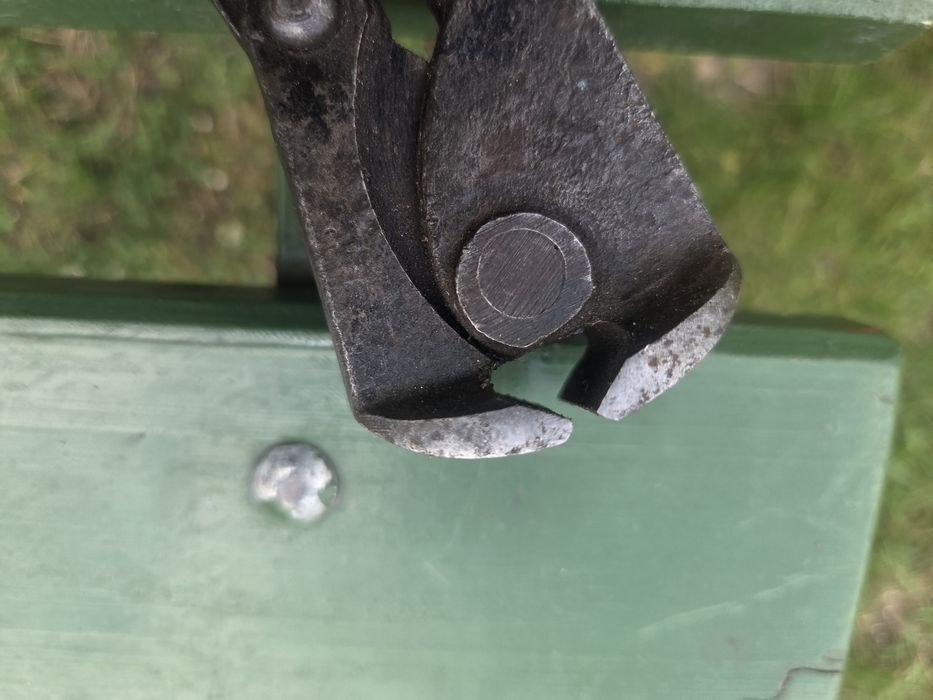 Niemieckie cęgi do metalu