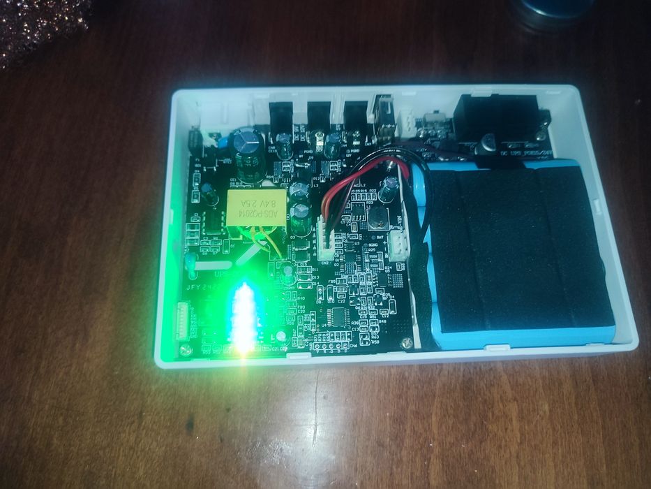 Міні UPS DC1018P, безперебійник Перепаковка на новые акб