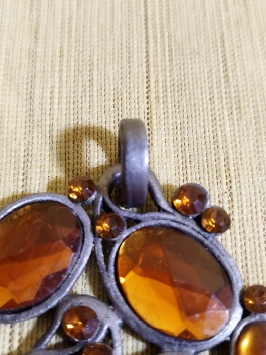 Wisiorek "Mozaika"/ Metaloplastyka plus imitacja bursztynu/ Nowy