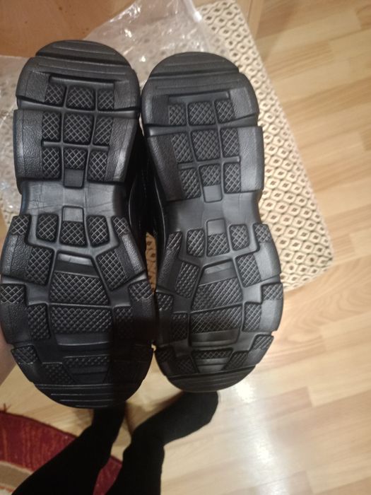 Кросівки жіночі 37 розмір