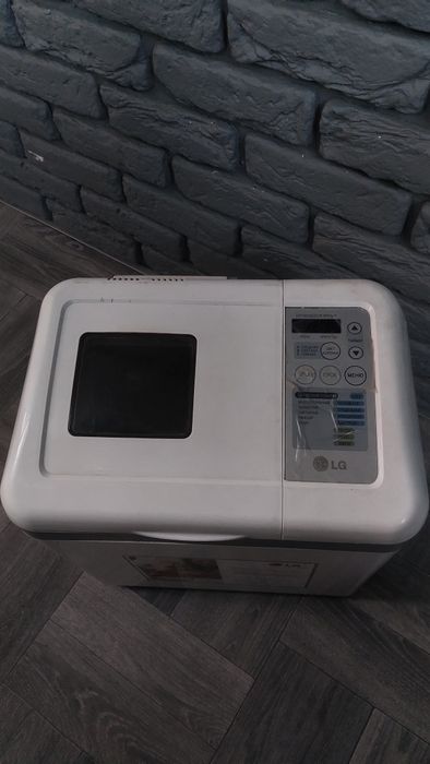 Хлібопіч LG HB-1001CJ