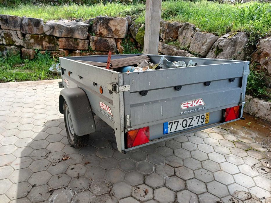 Vende-se atrelado de carga