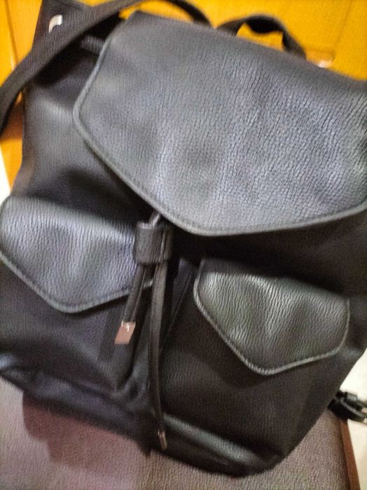 Mochila de pele sintética preta