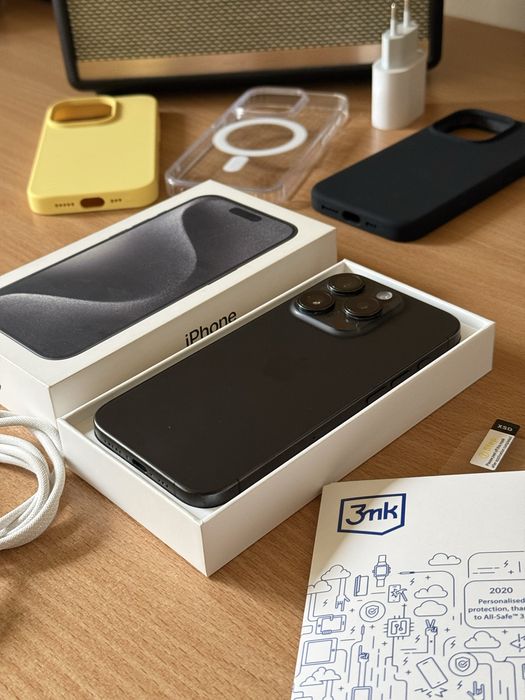 iPhone 15 Pro Black Titanium 128GB ZESTAW 3x etui, szkło, fast charger Czarny