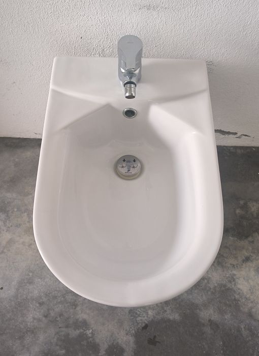 Bidé com Torneira