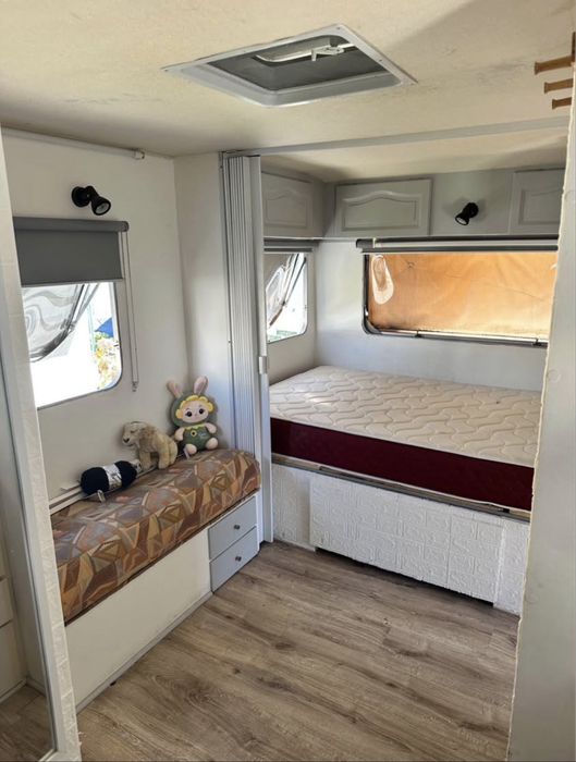 Vendo caravana em um alveolo no oarque de campismo de esmoriz.