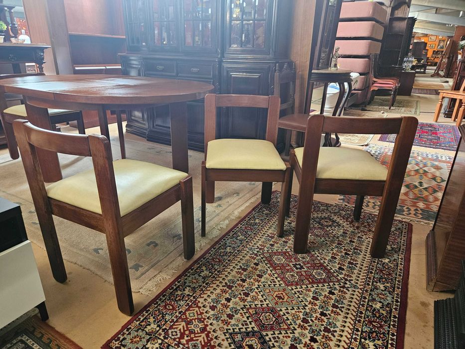 Cadeiras antigas - Muito robustas - bom estado geral - Valor unitário