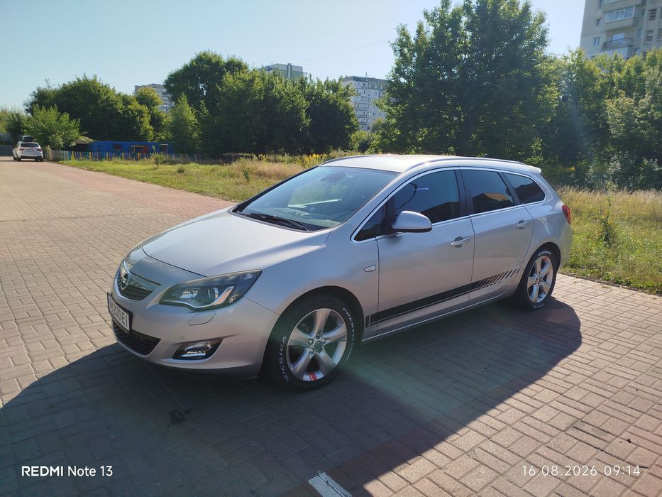 Продаю Opel Astra Sports 2011