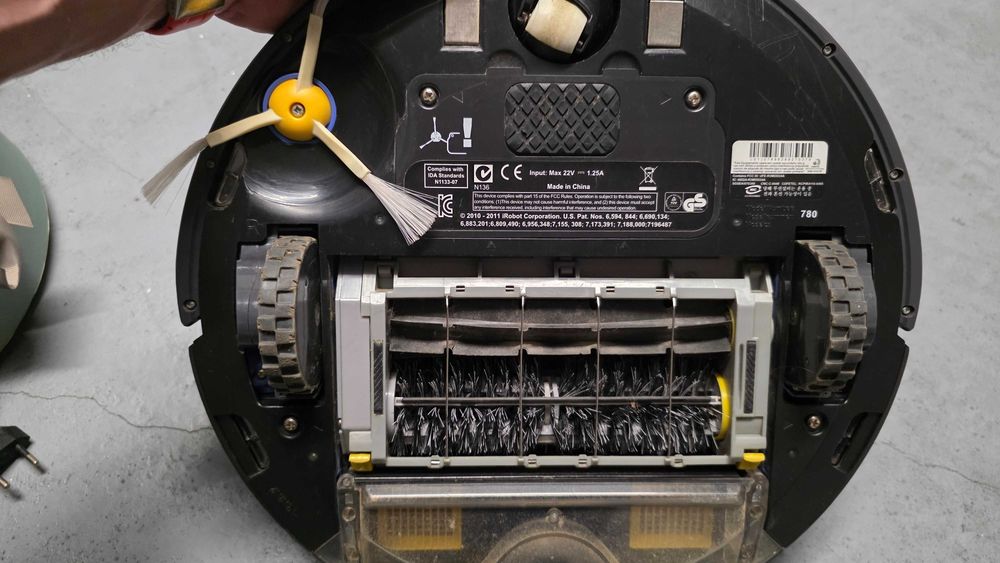 Aspirador iRobot Romba 780 – Usado, ótimo estado + vários acessórios