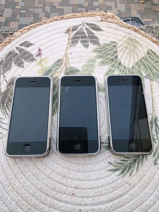 IPhone 1 generation 2g. 4gb, 8gb, 16 gb