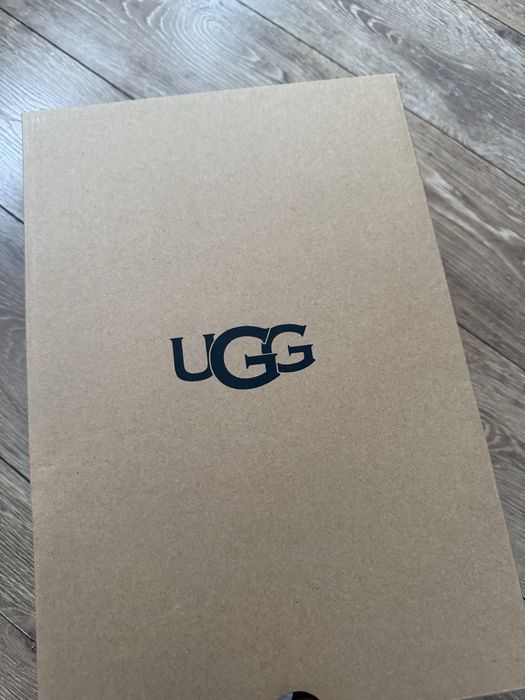 Босоніжки, сандалі на високій підошві Ugg